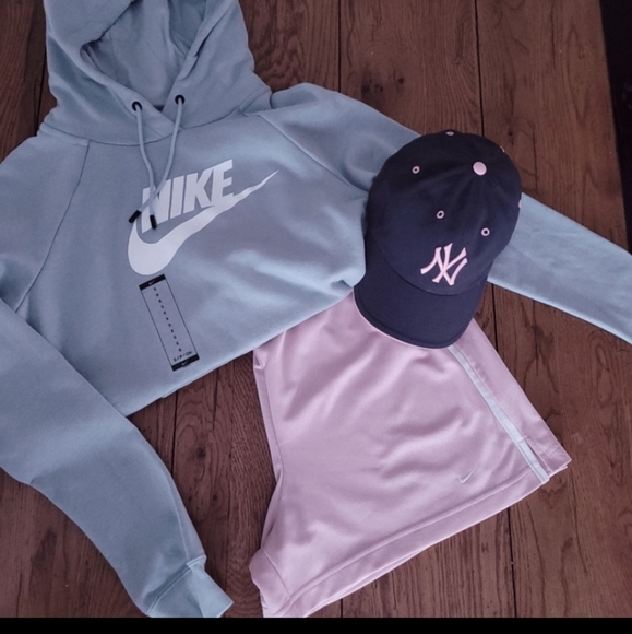 SOLD NIKE - L Pink Drawstring Shorts - Picture 5 of 5